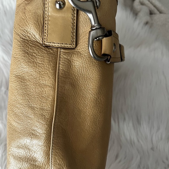 Coach soft leather bag. - Picture 4 of 9